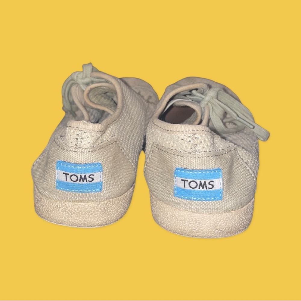 Tom’s women’s casual sneakers. Size 8.